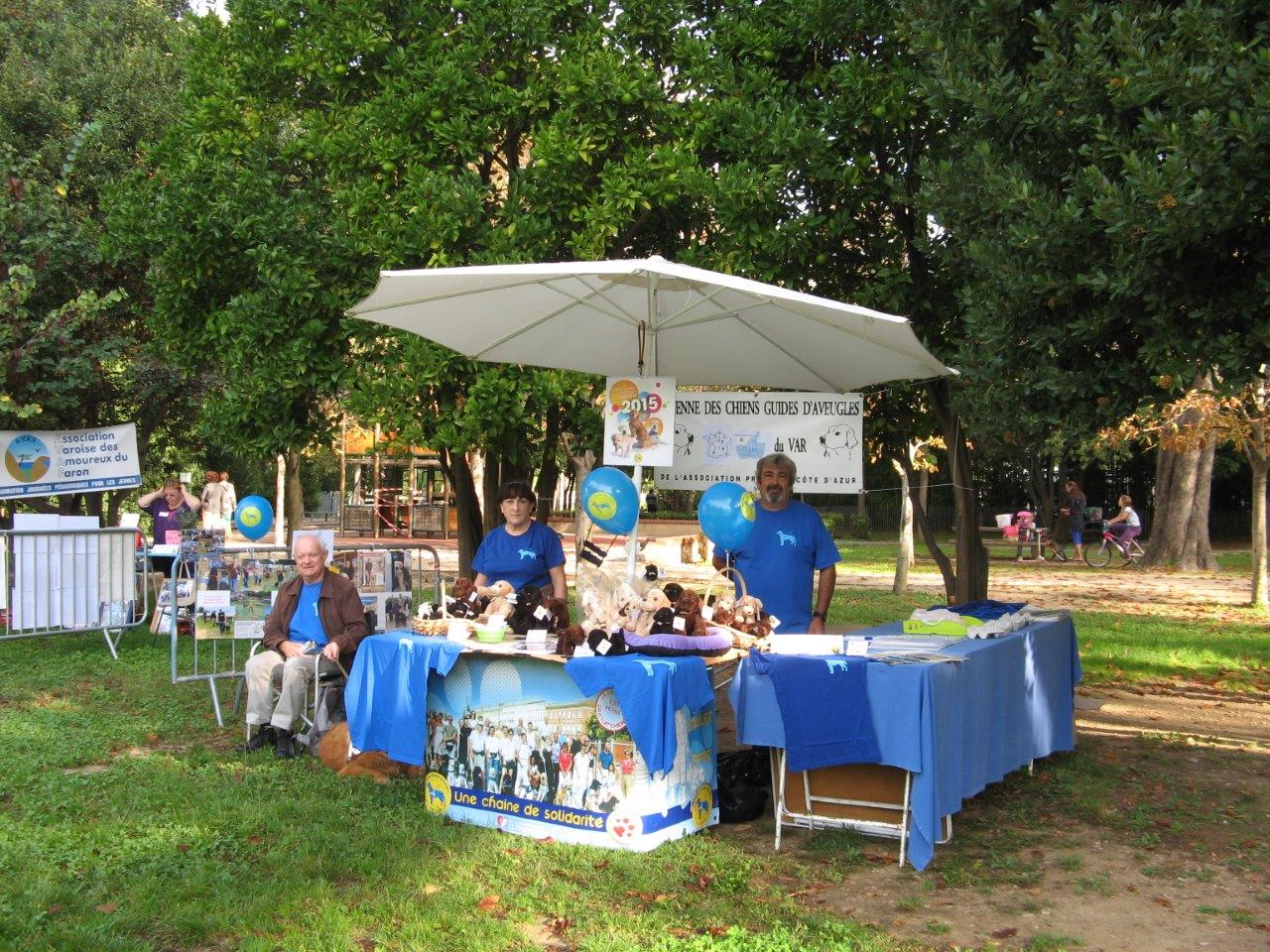 Stand d’information des Chiens Guides à la Coulée Verte de Toulon